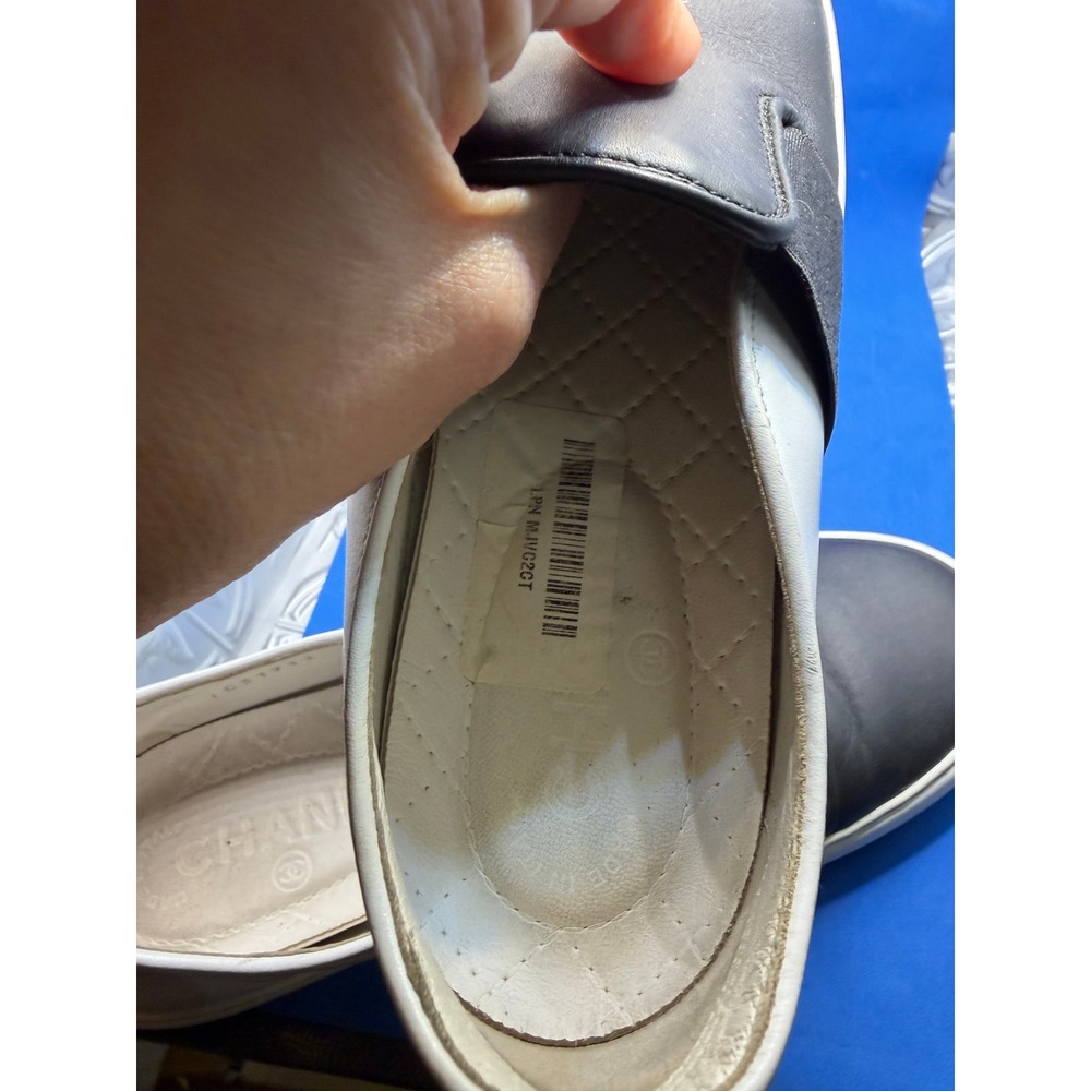 Chanel Two Tone Black White Leather Slip On Sneakers CC Logo Flats - Picture 13 of 15